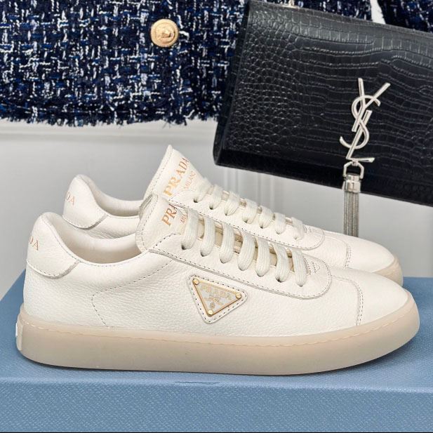 Pra*a casual shoes
